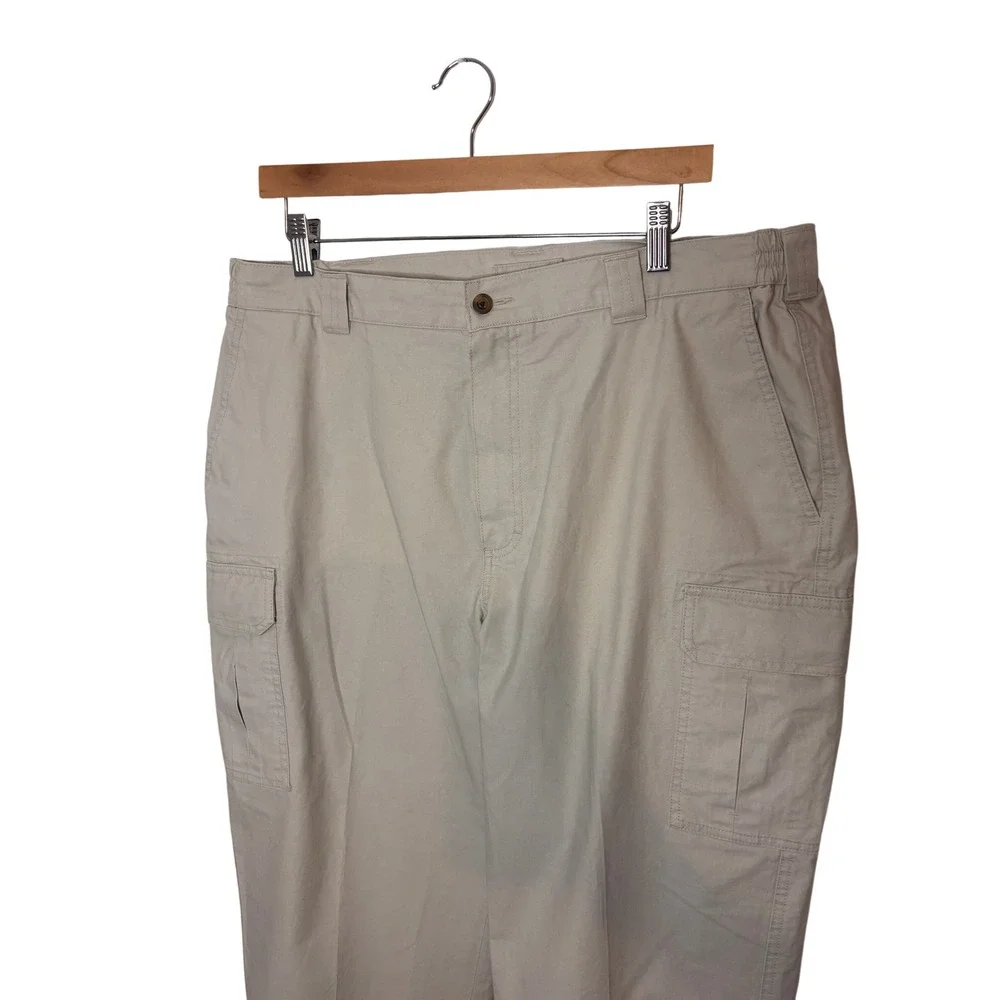 L.L. Bean Mens Khaki Cargo Pants Comfort Waist Size 38 Relaxed Fit Cotton